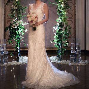 Women's wedding dress